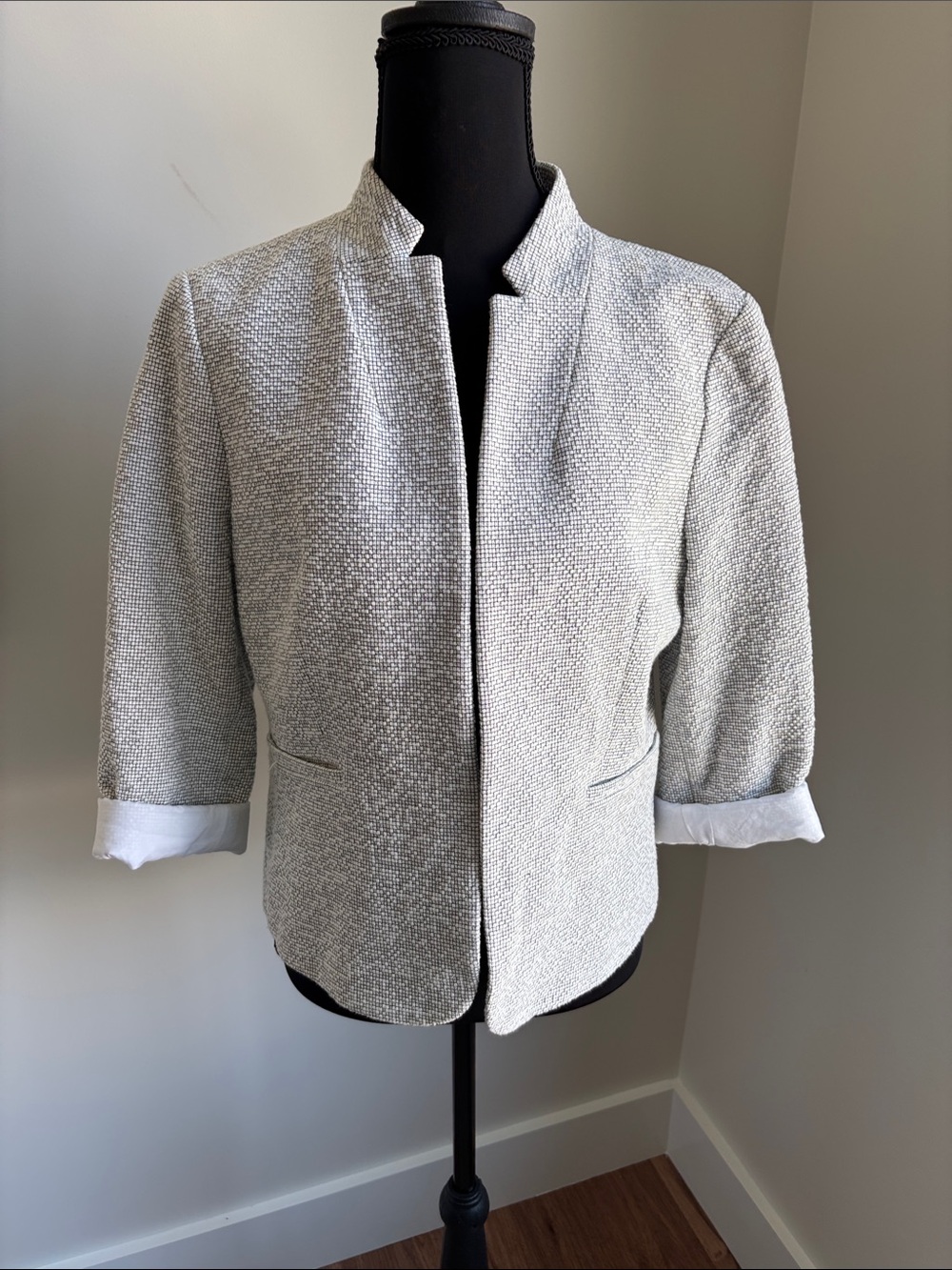 Ann Taylor Textured Light Gray Collarless Open Blazer